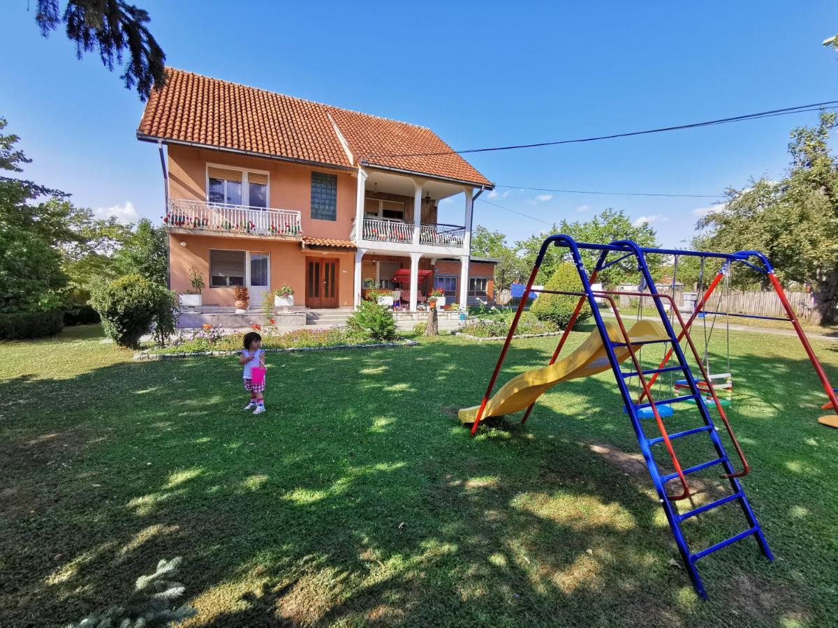 Apartments Domacinstvo Nikolic Valjevo Esterno foto