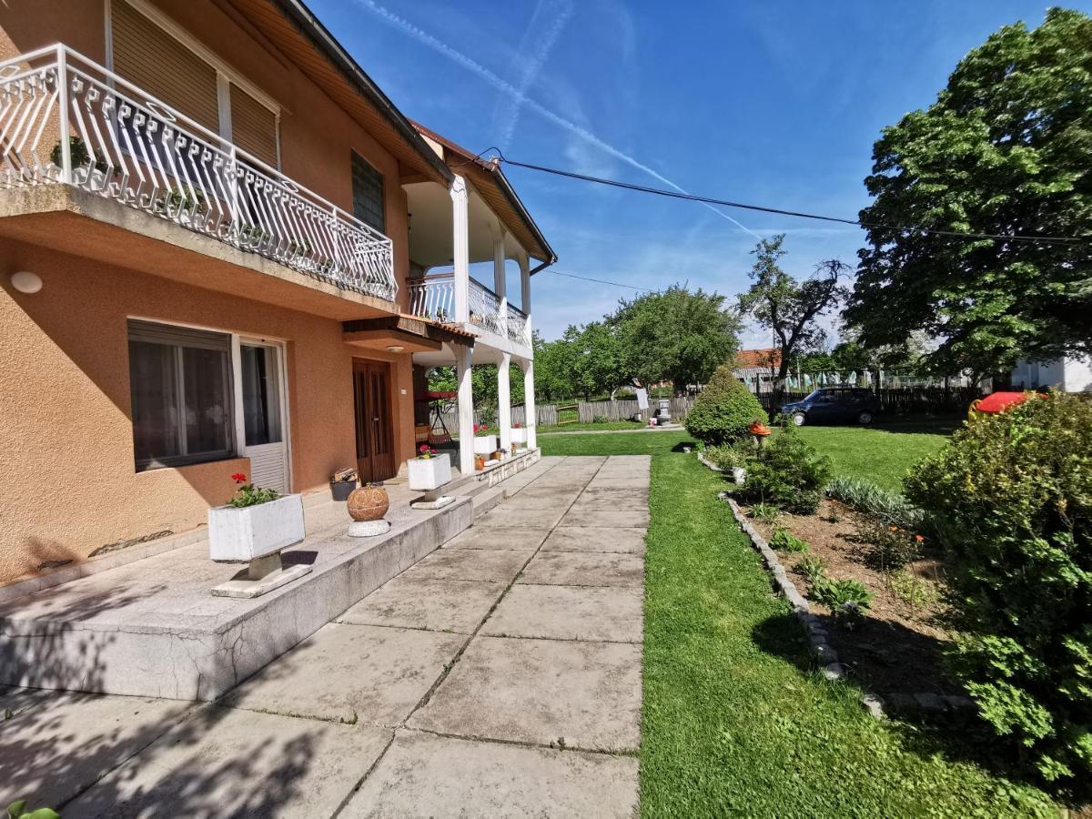 Apartments Domacinstvo Nikolic Valjevo Esterno foto