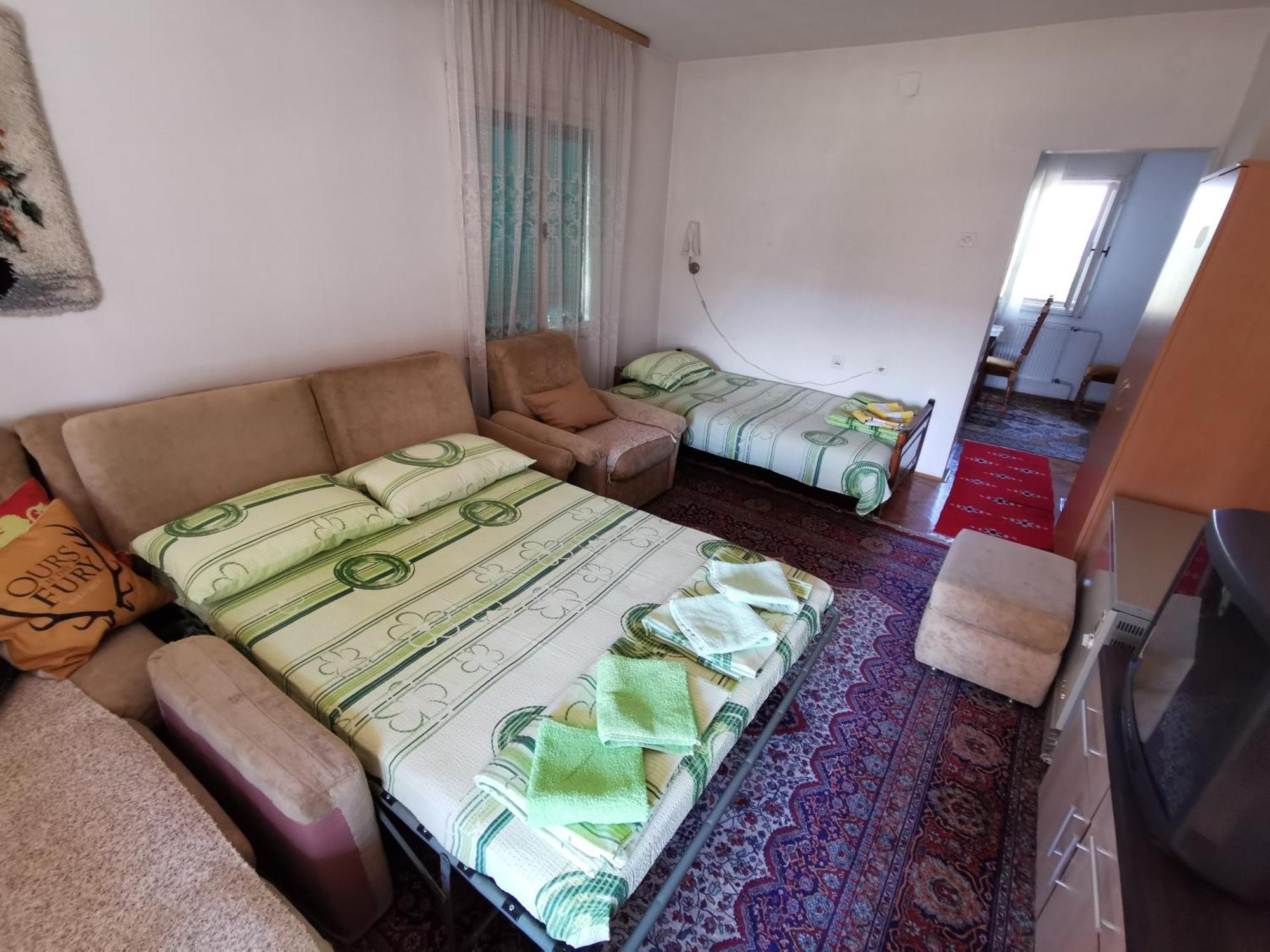 Apartments Domacinstvo Nikolic Valjevo Esterno foto