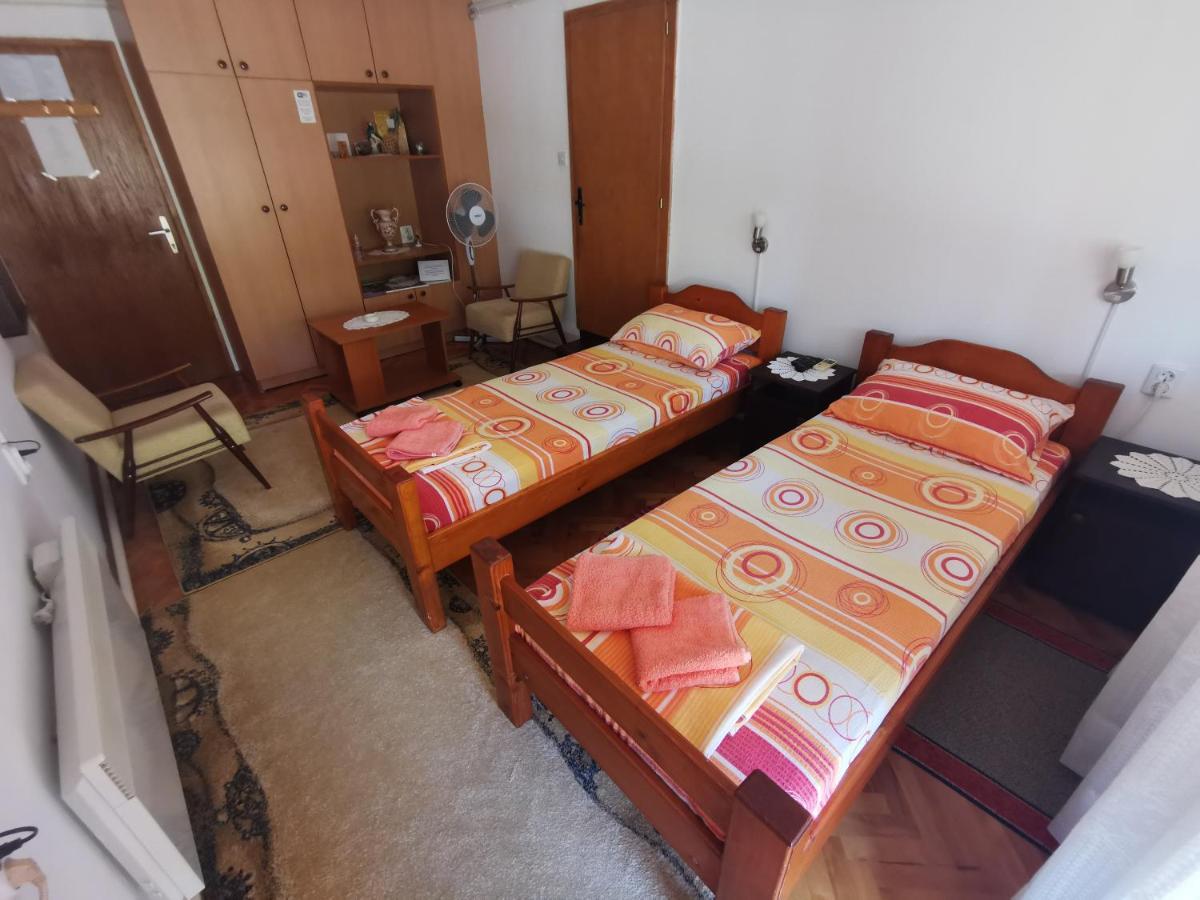 Apartments Domacinstvo Nikolic Valjevo Esterno foto