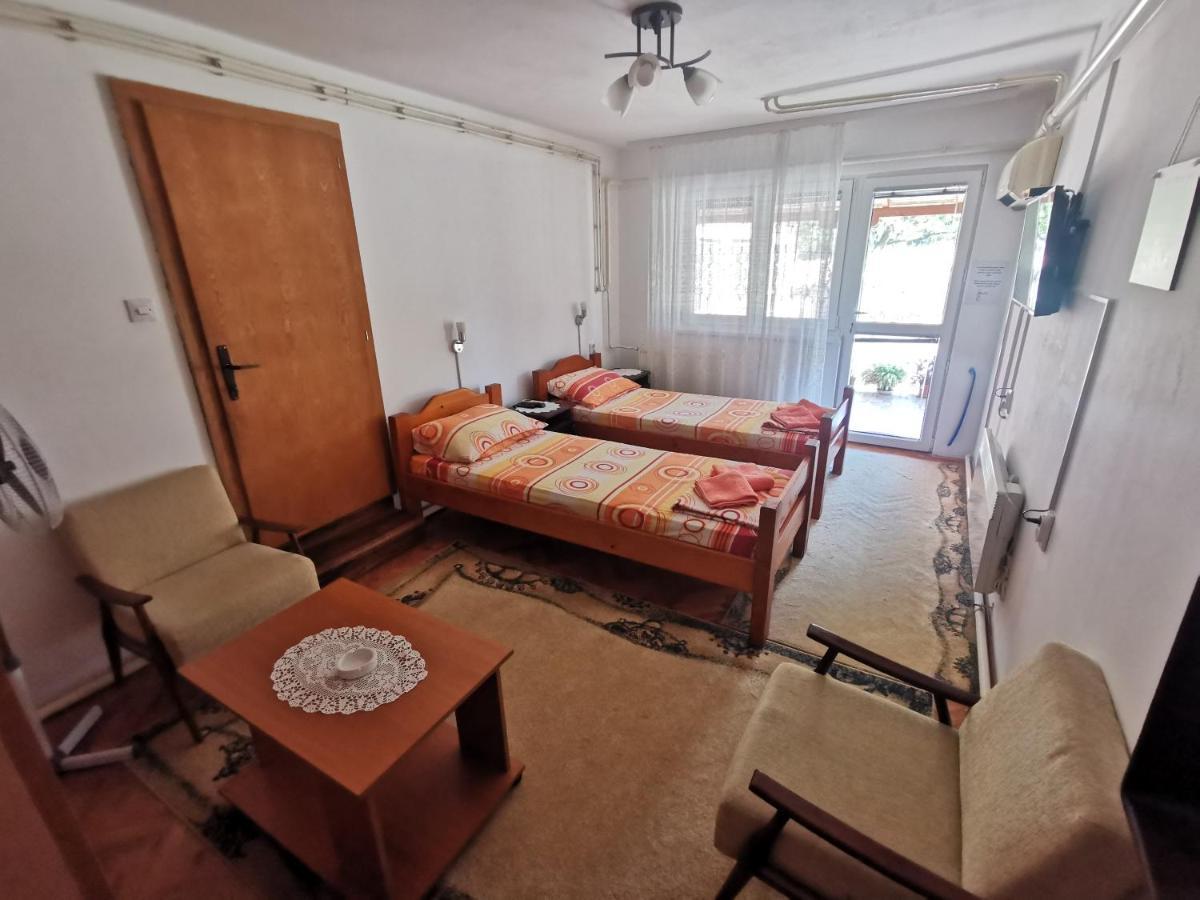 Apartments Domacinstvo Nikolic Valjevo Esterno foto