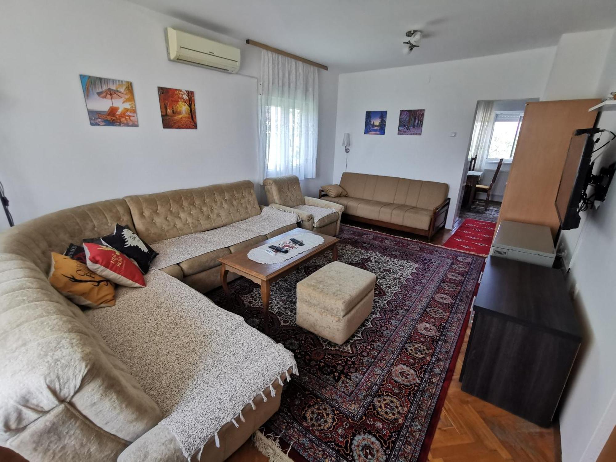 Apartments Domacinstvo Nikolic Valjevo Esterno foto