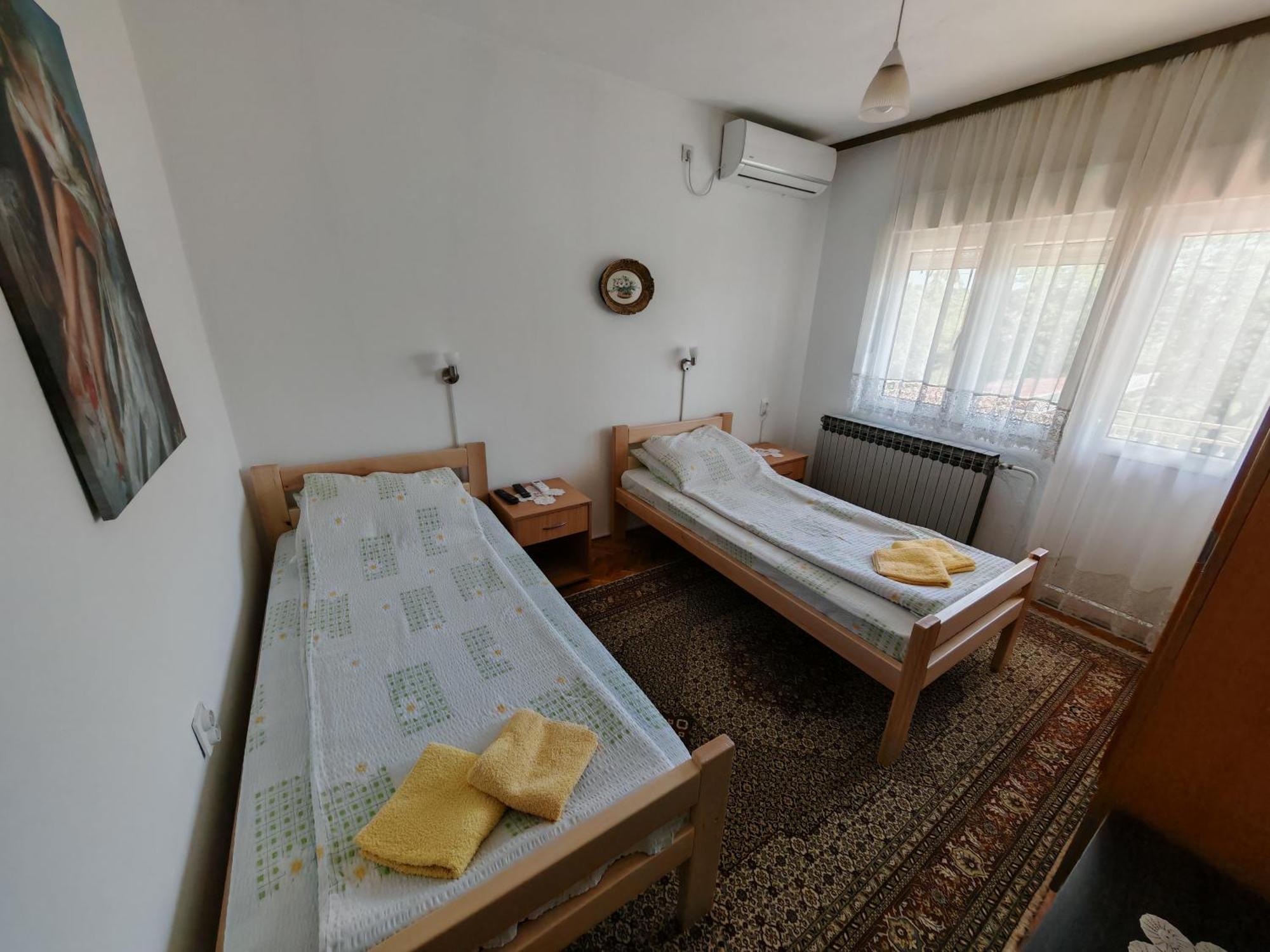 Apartments Domacinstvo Nikolic Valjevo Esterno foto
