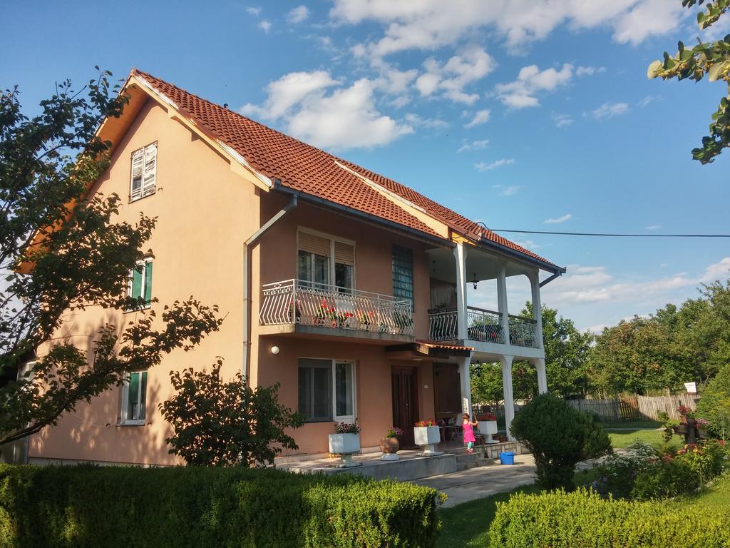 Apartments Domacinstvo Nikolic Valjevo Esterno foto