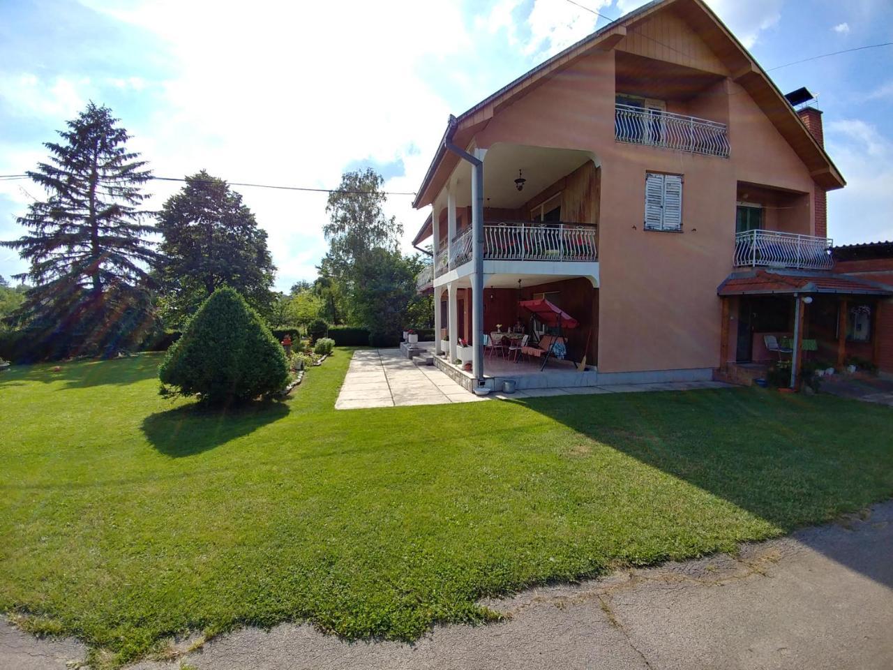 Apartments Domacinstvo Nikolic Valjevo Esterno foto